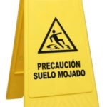 Cartel Suelo Mojado
